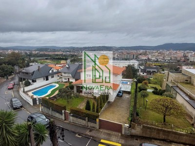 Apartamento en venta en Poio, con 2 dormitorios, baño, aseo y terraza