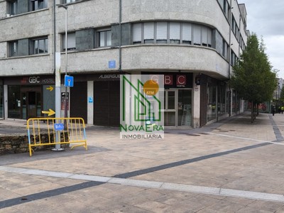 Apartamento en venta en Pontevedra, con 2 dormitorios, baño, 2 plazas de garaje y trastero