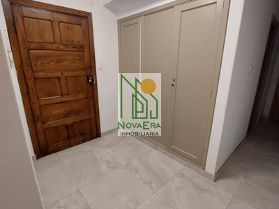 Piso en alquiler en Pontevedra, con 4 dormitorios, 2 baños, trastero y balcón