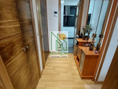 Piso en venta en Pontevedra, con 3 dormitorios, baño y trastero