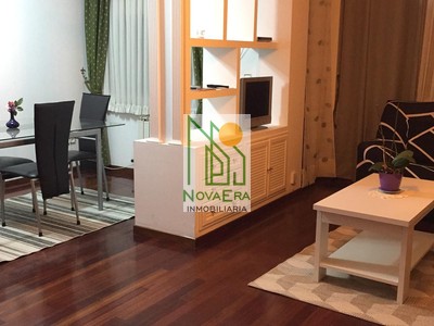 Apartamento en alquiler en Pontevedra, con 2 dormitorios, 2 baños, plaza de garaje y trastero