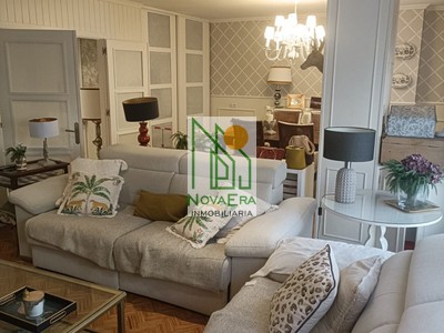 Piso en venta en Pontevedra, Alameda, con 4 dormitorios, 2 baños y plaza de garaje