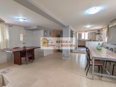 Casa en venta en Torrente, con 4 dormitorios, 2 baños y terraza