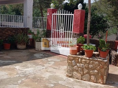 Chalet en venta en Montroy, con 5 dormitorios, 2 baños, trastero, terraza y terreno