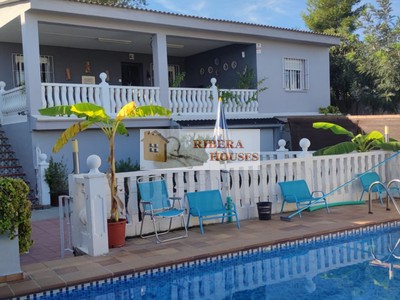 Chalet en venta en Montroy, Balcon De Montroy, con 5 dormitorios, 3 baños, plaza de garaje, balcón, 2 terrazas y terreno