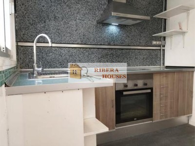 Piso en venta en Picassent, con 3 dormitorios, baño y balcón