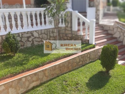 Chalet en venta en Turis, con 4 dormitorios, 2 baños, trastero, terraza y terreno