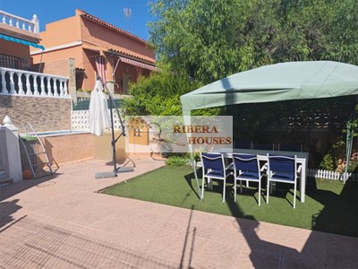Chalet en venta en Torrente, con 4 dormitorios, baño, aseo, terraza y terreno
