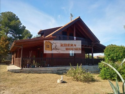 Chalet en venta en Montserrat, con 3 dormitorios, 2 baños, plaza de garaje, trastero, balcón, terraza y terreno