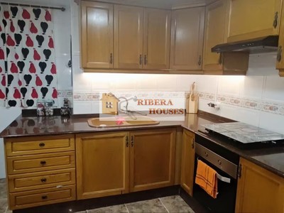 Piso en venta en Algemesí, con 4 dormitorios, 2 baños, plaza de garaje, trastero, balcón y terraza