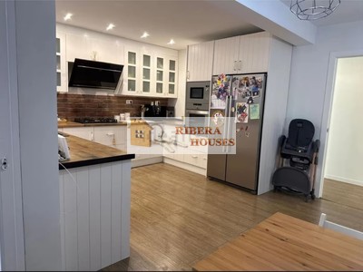 Piso en venta en Torrente, con 4 dormitorios, 2 baños y balcón