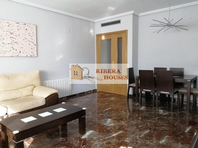 Piso en venta en Torrente, con 4 dormitorios, 2 baños, plaza de garaje, trastero y balcón