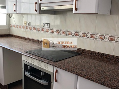 Piso en venta en Torrente, con 3 dormitorios, baño y trastero