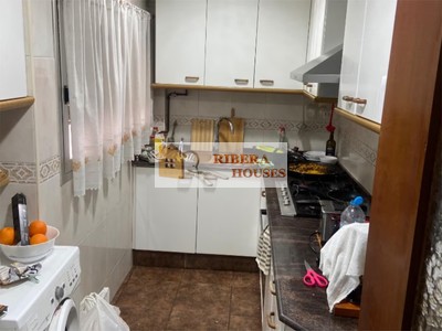 Piso en venta en Silla, con 3 dormitorios, baño y balcón