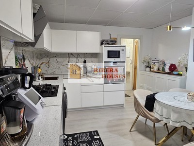 Piso en venta en Montserrat, con 4 dormitorios, 2 baños, plaza de garaje, trastero y terraza