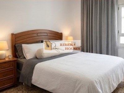 Piso en venta en Picanya, con 4 dormitorios, 2 baños, plaza de garaje, 2 balcones y terraza