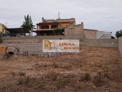 Terreno urbano en venta en Montroy