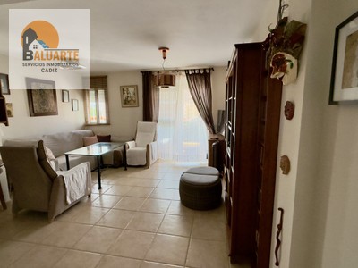 Piso en alquiler en Cádiz, Loreto, con 2 dormitorios, baño y balcón