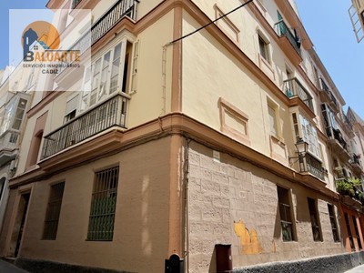 Piso en venta en Cádiz, Centro, con 12 dormitorios, 5 baños y trastero