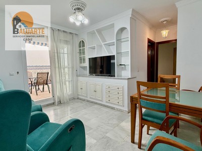 Piso en alquiler en Cádiz, Centro, con 2 dormitorios, baño y trastero