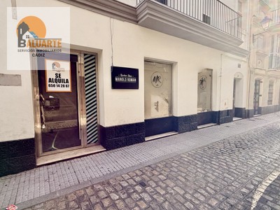 Local comercial en alquiler en Cádiz, Centro, con aseo