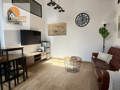 Piso en alquiler temporal en Cádiz, con 2 dormitorios y baño