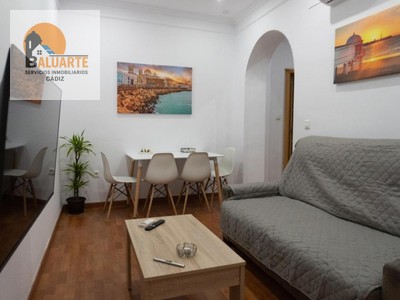 Piso en venta en Cádiz, Centro, con 2 dormitorios y baño