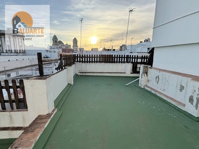 Piso en venta en Cádiz, Centro, con 2 dormitorios y baño