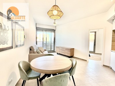 Piso en venta en Cádiz, Paseo Maritimo, con 1 dormitorio, baño, plaza de garaje y terraza