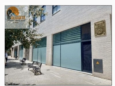 Local en alquiler en Cádiz, con 4 baños