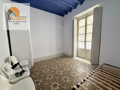 Piso en venta en Cádiz, Centro, con 4 dormitorios, 3 baños y 2 balcones