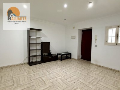 Piso en venta en Cádiz, con 2 dormitorios y baño