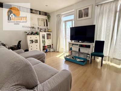 Piso en venta en Cádiz, Centro, con 3 dormitorios, 2 baños y 2 balcones