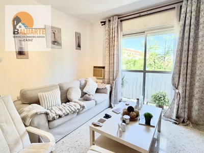 Piso en venta en Jerez De La Frontera, con 4 dormitorios, 2 baños, plaza de garaje, trastero y balcón