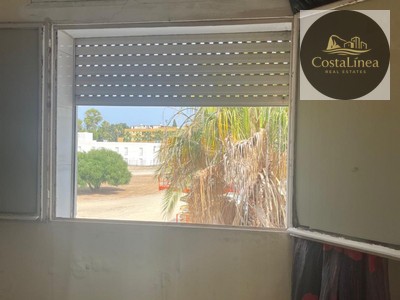 Piso en venta en San Roque, con 4 dormitorios, baño, aseo, balcón y terraza