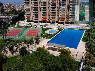 Piso en venta en Alicante, Cabo De Las Huertas, con 4 dormitorios, 2 baños, plaza de garaje y trastero