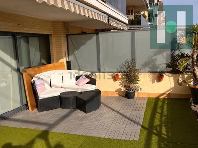 Piso en venta en Alicante, Cabo De Las Huertas, con 2 dormitorios, 2 baños, plaza de garaje, trastero y 2 terrazas