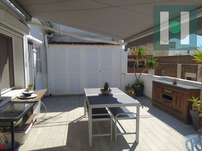 Piso en venta en Alicante, Ensanche, con 2 dormitorios, baño, trastero y 2 terrazas