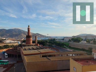 Piso en venta en Cartagena, Casco Historico, con 4 dormitorios, 2 baños y balcón