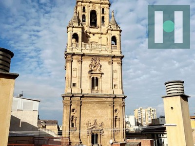 Piso en venta en Murcia, Murcia Centro, con 4 dormitorios, 2 baños, plaza de garaje y trastero