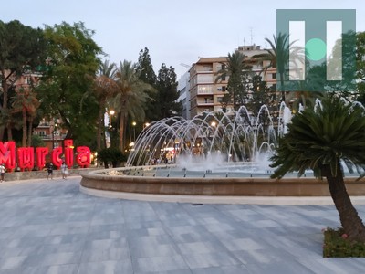 Piso en venta en Murcia, Centro, con 4 dormitorios, baño, aseo, trastero y terraza