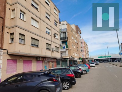 Piso en venta en Cartagena, Barrio Peral, con 3 dormitorios, baño y balcón