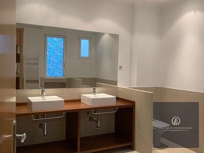 Piso en alquiler en Madrid, Lasgasca, con 1 dormitorio, baño y 3 balcones