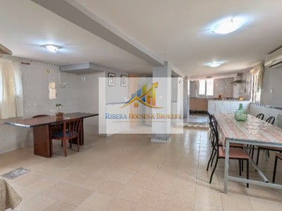 Casa en venta en Torrente, con 4 dormitorios, 2 baños y terraza