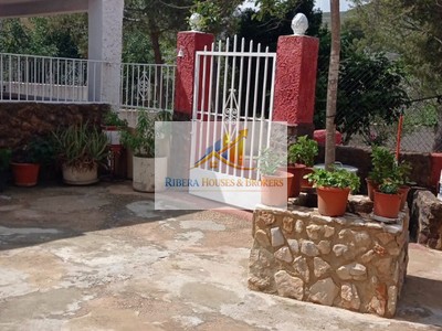Chalet en venta en Montroy, con 5 dormitorios, 2 baños, trastero, terraza y terreno
