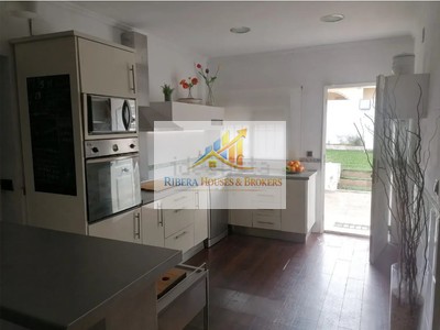 Chalet en venta en Montroy, con 3 dormitorios, baño, plaza de garaje, trastero, terraza y terreno