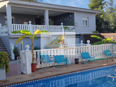 Chalet en venta en Montroy, Balcon De Montroy, con 5 dormitorios, 3 baños, plaza de garaje, balcón, 2 terrazas y terreno