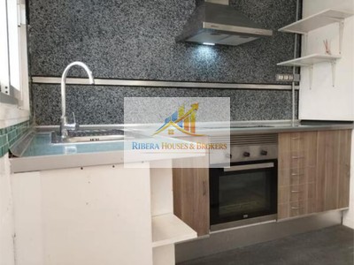 Piso en venta en Picassent, con 3 dormitorios, baño y balcón