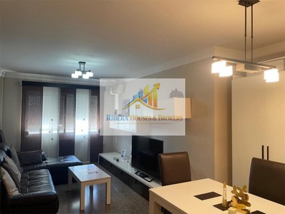 Piso en venta en Albal, con 3 dormitorios, 2 baños y balcón