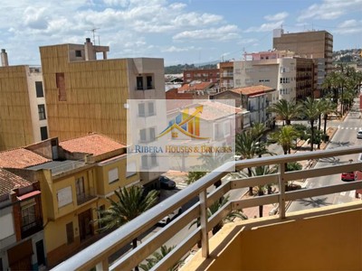 Piso en venta en Alginet, con 3 dormitorios, 2 baños y balcón